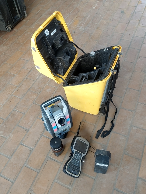 TRIMBLE TACHYMETER S8 + FELDRECHNER TSC 3