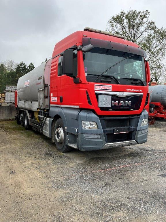 MAN & BERNER MASCHINENBAU TGX 26  &  BINDEM. SPRITZRAMPE INKL. TANK